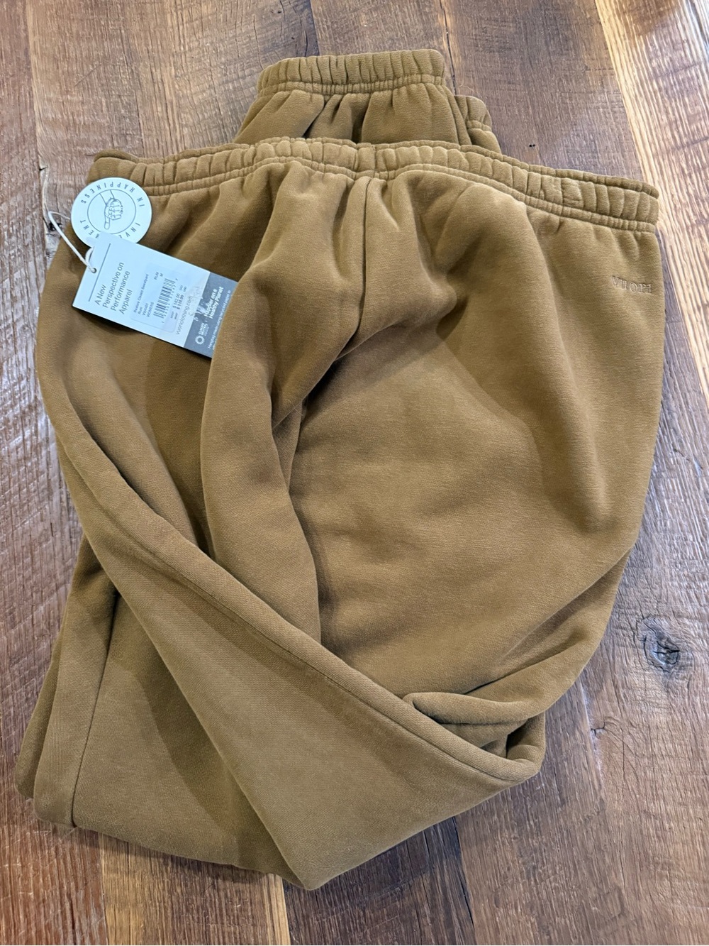 NWT VUORI Women’s Restore Classic Sweatpants in Color Rum Sz M - Picture 8 of 10